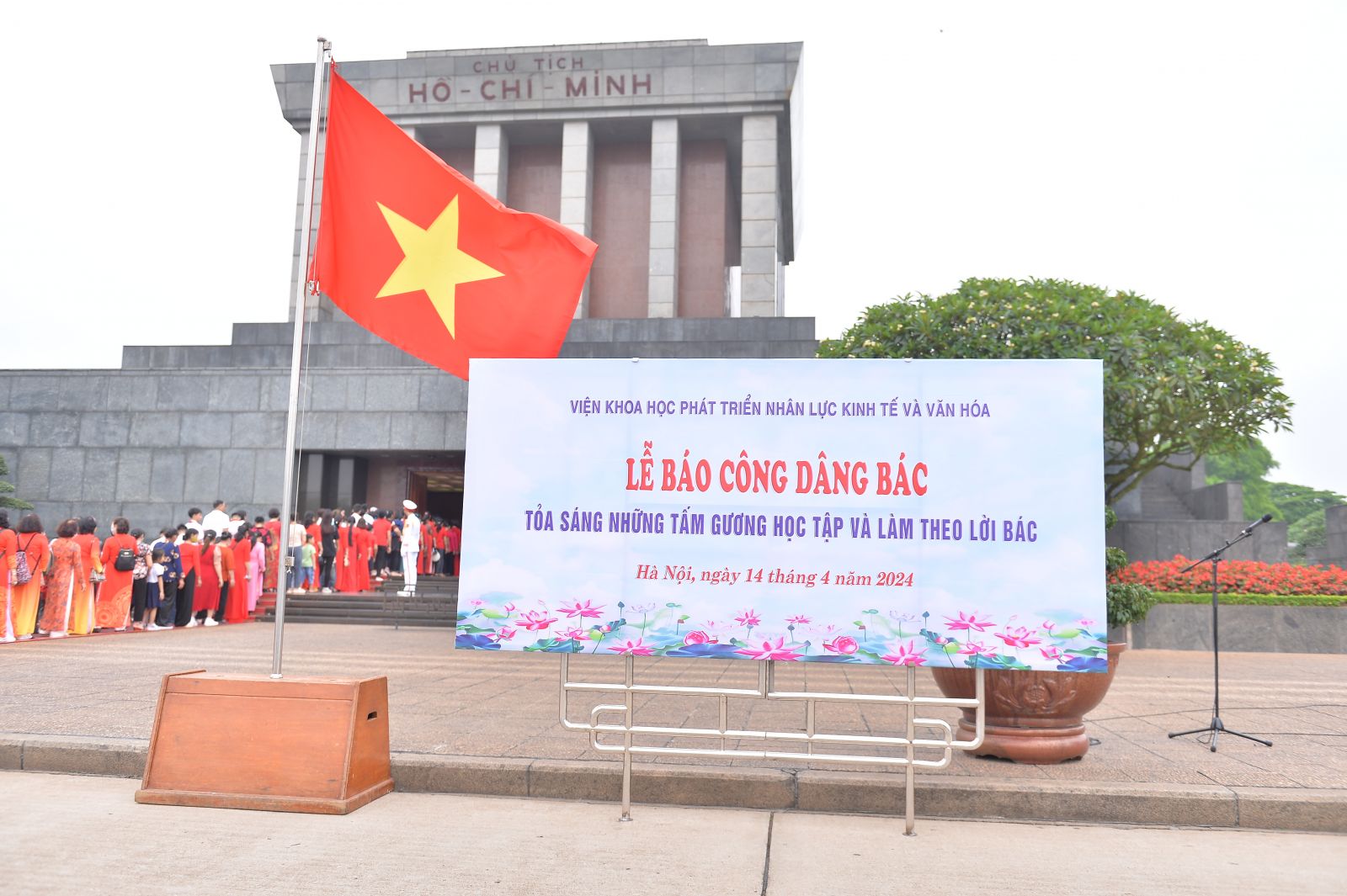 Lễ Báo Công dâng lên Bác Chủ tịch Hồ Chí Minh
