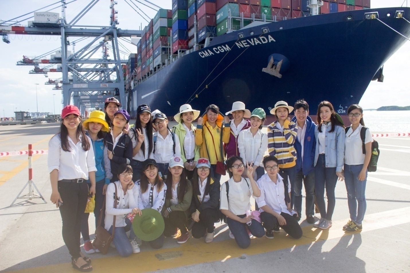 Cảng Cái Mép là nơi tổ chức hoạt động trải nghiệm thực tế của các bạn sinh viên ngành Logistics