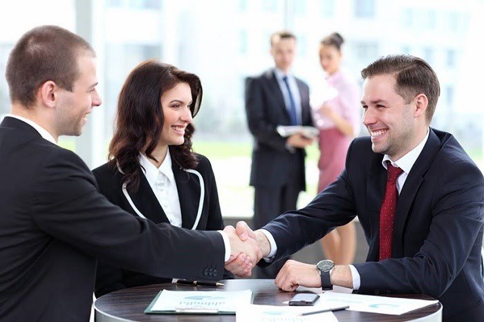 Nhân viên cần phải tận tâm với khách hàng. Nguồn: Hn.com.vn